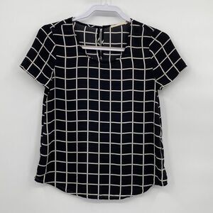 Lucid Pink Windowpane Round Neck Short Sleeve Back Keyhole Blouse Black Small